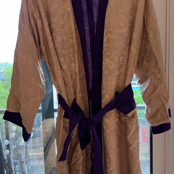 100% silk rob - Picture 4 of 4
